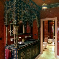 Восток-Запад